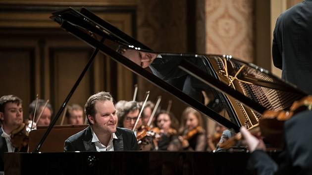 Protagonistou zahajovacího koncertu bude jeden z mezinárodně nejúspěšnějších českých klavíristů Lukáš Vondráček.