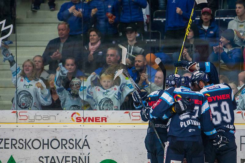 Utkání 9. kola Tipsport extraligy ledního hokeje se odehrálo 1. října v liberecké Home Credit areně. Utkaly se celky Bílí Tygři Liberec a HC Dynamo Pardubice. Na snímku je radost hokejistů Liberce.