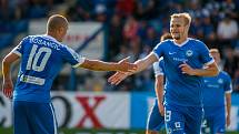 Utkání Slovanu Liberec (v modrém) proti Bohemians Praha 1905. Na snímku vpravo je Jan Mikula