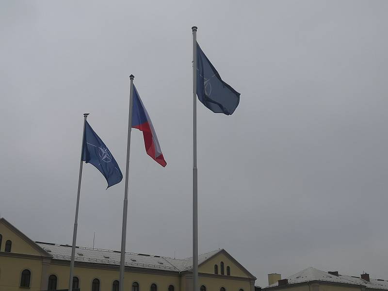 Slavnostní nástup 31. pluku radiační, chemické a biologické ochrany generálmajora Oskara Starkoče, ​aktivních záloh a Krajského vojenského velitelství Liberec na nástupišti kasáren 6. října na Štefanikově náměstí.