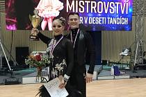Taneční pár Jiří Kejzar a Barbora Košková z Liberce obhájili titul vicemistra v 10ti tancích.