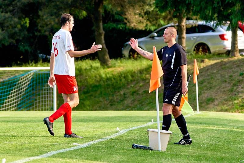 Utkání Hodkovice (modré dresy) - Rozstání skončilo výsledkem 1:3.