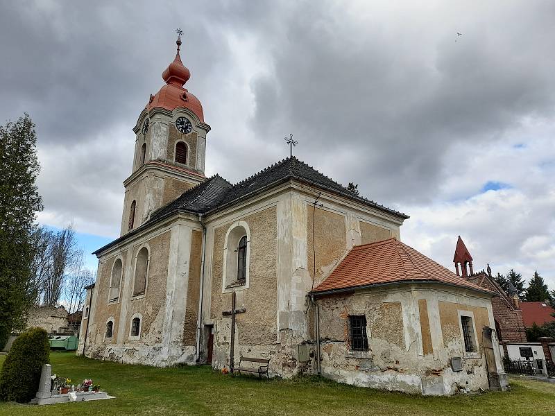 Kostel Všech svatých v Kunraticích u Frýdlantu.