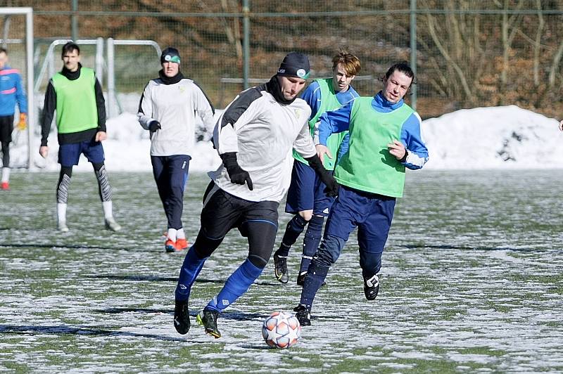 Fotbalisté Ruprechtic porazili v přípravě mladé borce z Rapidu (bílé dresy) 7:4.