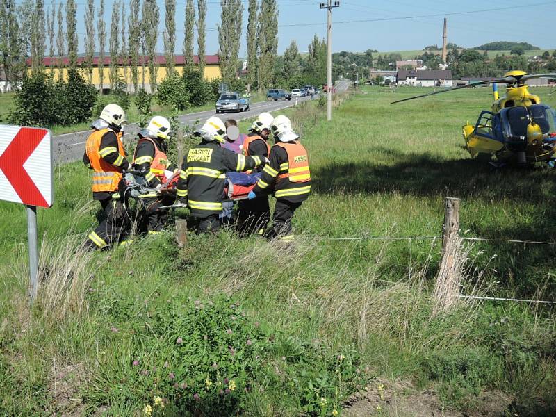K nehodě došlo před 11. hodinou na komunikaci I/13 u odbočky na Dětřichov.