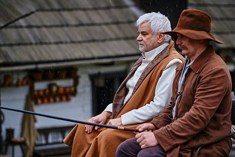 Karaba, Ferenc i Lorenc. Podívejte, se jak na jihu Čech i v jiných lokalitách tvůrci natáčeli pohádku Tajemství staré bambitky 2.