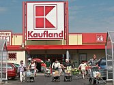 PATŘÍ K NEJOBLÍBENĚJŠÍM. Kaufland patří v Liberci i Jablonci k obchodům, kde bývá plno od rána do večera.