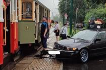 Jízdu historické tramvaje narušila dopravní nehoda.