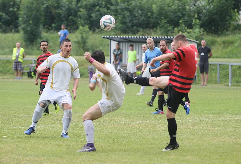 Vesec porazil v I. B třídě doma Žandov 5:1.