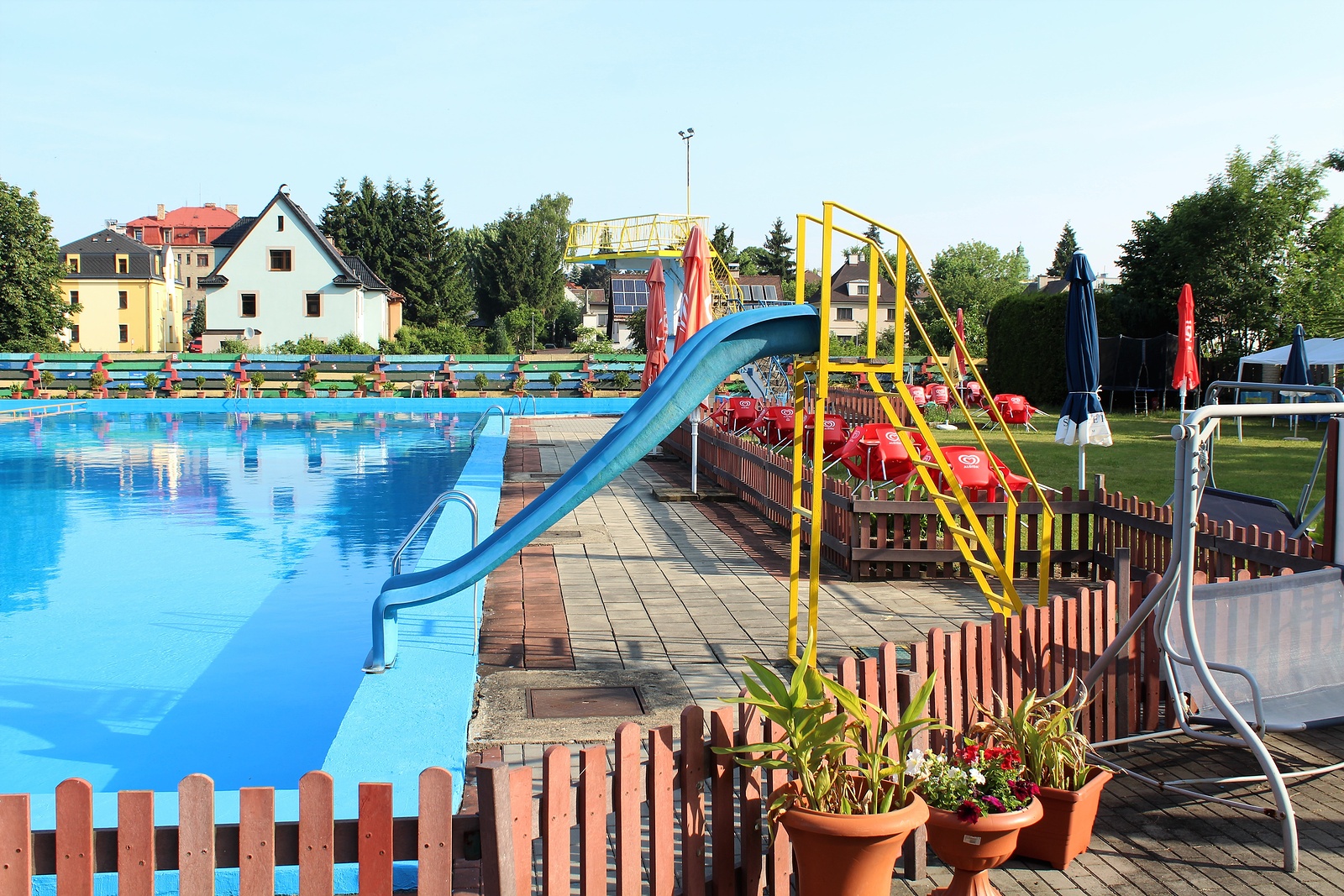 Koupaliště na Liberecku zahájila sezónu. Některá mírně zvedla vstupné -  Liberecký deník