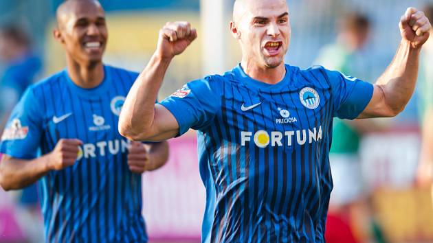 FOTBALOVÁ RADOST U NISY. Jan Nezmar (v popředí) vsítil třetí, Theo Gebre Selassie (vzadu) první gól Slovanu Liberec v sobotním vítězném duelu s Bohemians 1905.