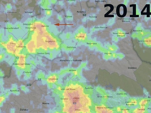 SNÍMKY Z PŘÍSTROJE VIIRS, který je umístěn na družici Suomi NPP. Družicové snímky vyjadřují intenzitu světla jdoucího vzhůru ze zemského povrchu. Světelné znečištění způsobené skleníky je na srovnávacích snímcích z roku 2014 a 2015 dobře patrné