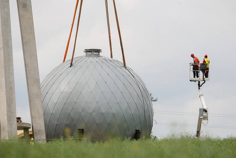 Instalace vodojemu v Ohrazenicích.