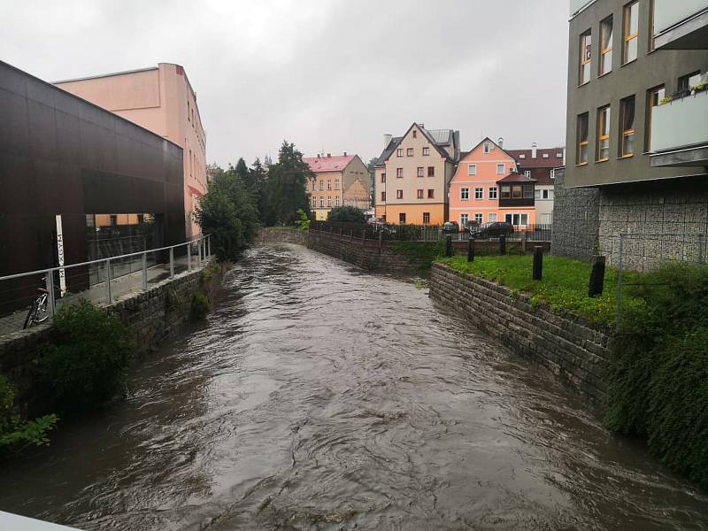 Sobotní déšť zvedl hladin řek v Libereckém kraji.