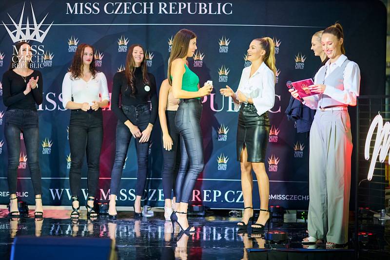 V libereckém OC Plaza se konal čtvrtý casting soutěže Miss Czech Republic. Do semifinále z něj postoupilo sedm dívek.