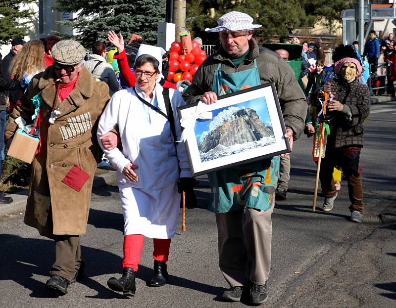 OSTAŠOVSKÝ MASOPUST se konal potřetí. Ani letos nechyběly tradiční masky, zvyklosti a říkadla