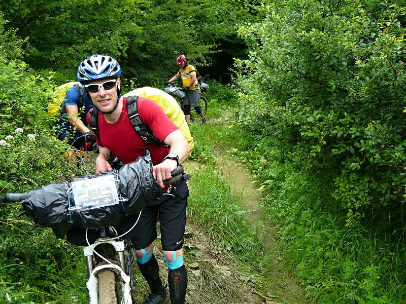 Biker Petr Šíma zvládl závod 1000 Miles Adventures za 12 dní.