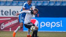 Zápas 19. kola první fotbalové ligy mezi týmy FC Slovan Liberec a MFK Karviná se odehrál 3. března na stadionu U Nisy v Liberci. Na snímku zleva Wesley Da SIlva a Pavel Dreksa.