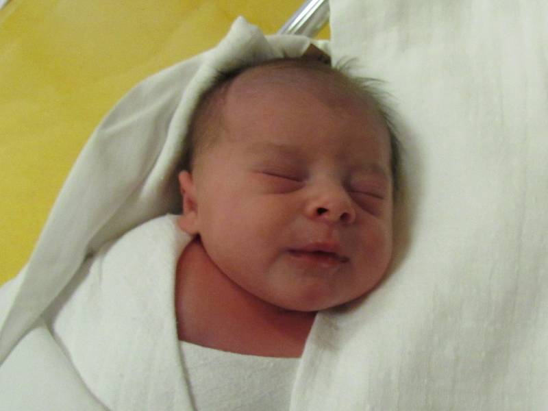AMÁLIE MARKOVSKÁ  Narodila se 15. září v liberecké porodnici mamince Petře Špetlíkové z Jablonného v Podj. Vážila 3,05 kg a měřila 49 cm.