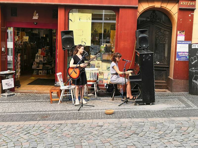 Koncert v Pražské ulici.