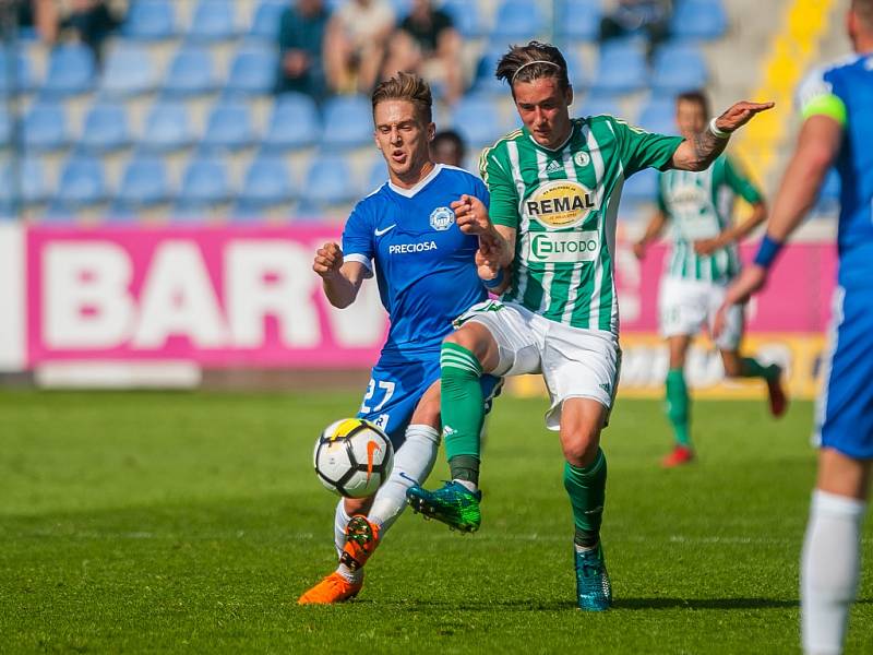 Utkání Slovanu Liberec (v modrém) proti Bohemians Praha 1905. Na snímku vlevo Tomáš Wiesner