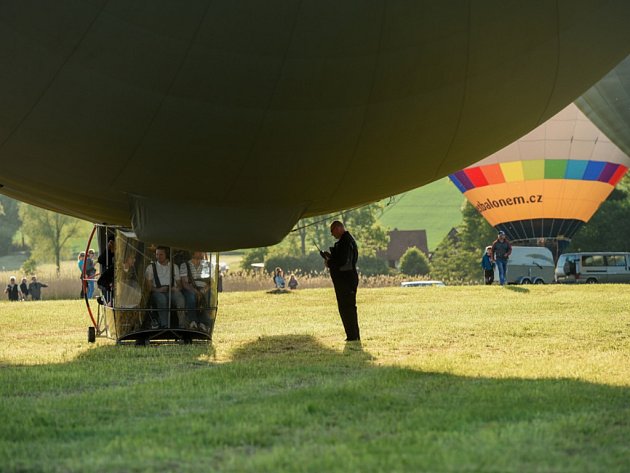 Nad Českým rájem létá vzducholoď s pěti balony - Krkonošský deník