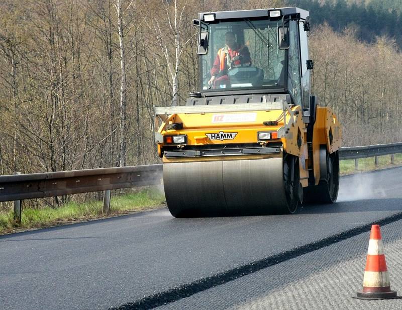 Stavba silnice u Bílého Kostela.