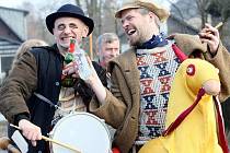 V Jítravě na Liberecku řádily v roce 2011 maškary v tradičním masopustním veselí.