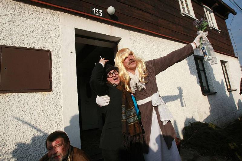 V Jítravě na Liberecku řádily první březnovou sobotu maškary v tradičním masopustním veselí.