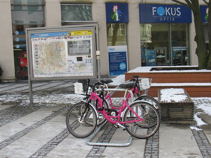 Růžová kola společnosti Rekola.