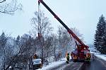 Hasiči v Libereckém kraji vyjížděli od brzkého rána k více než dvaceti mimořádným událostem v souvislosti se sněhem.