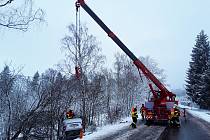 Hasiči v Libereckém kraji vyjížděli od brzkého rána k více než dvaceti mimořádným událostem v souvislosti se sněhem.