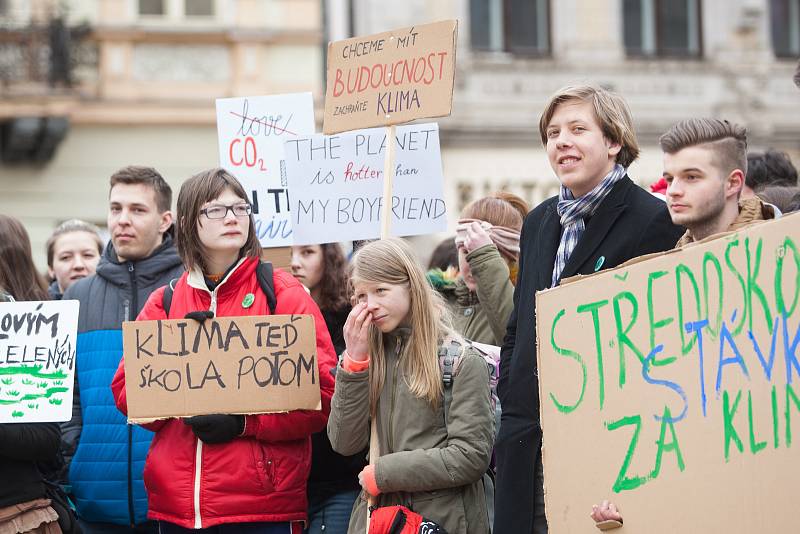 Dne 15.3. proběhla na náměstí Dr. E. Beneše stávka studentů na podporu boje za životní prostředí.