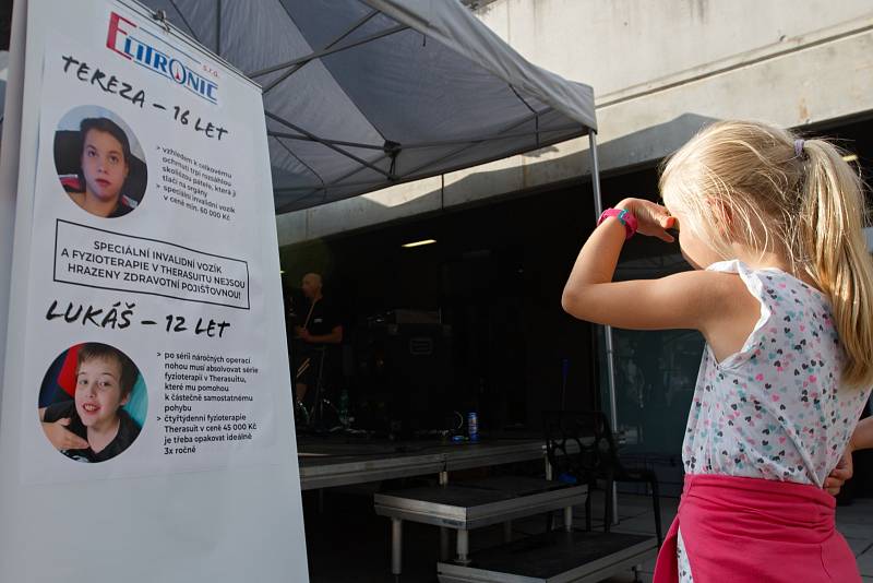 V kulturním centru v libereckých Vratislavicích se konala benefiční akce Jiskra pro Terezu a Lukáše