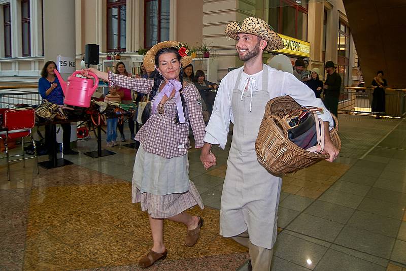 Kabelkový bazar 2018. Velký zájem byl už od deváté hodiny ráno.