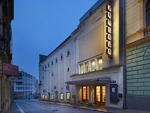 Kino Varšava.