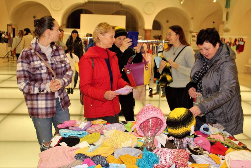 Liberecká galerie hostila poslední listopadovou sobotu benefiční akci Kašparovo nejen taškaření.