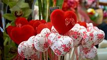 V libereckém květinářství frčí u zamilovaných růže a karafiáty.
