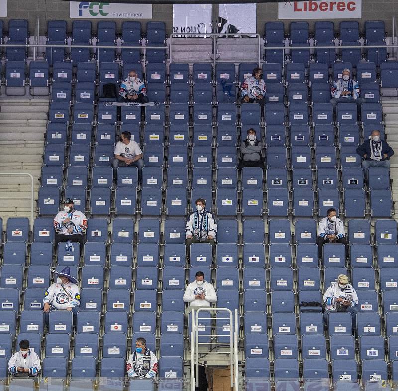 Bilí Tygři Liberec - HC Oceláři Třinec.