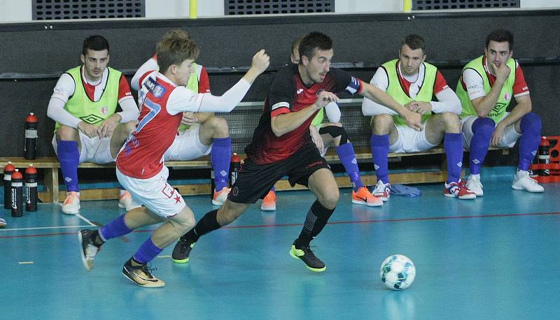 FTZS Liberec hrál mistrovský zápas se Slavií Praha. Prohrál 5:7.