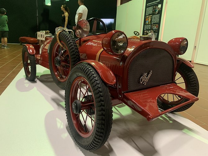 Technické muzeum Liberec hostí novou sezónní výstavu Od šlapacího autíčka k formuli.