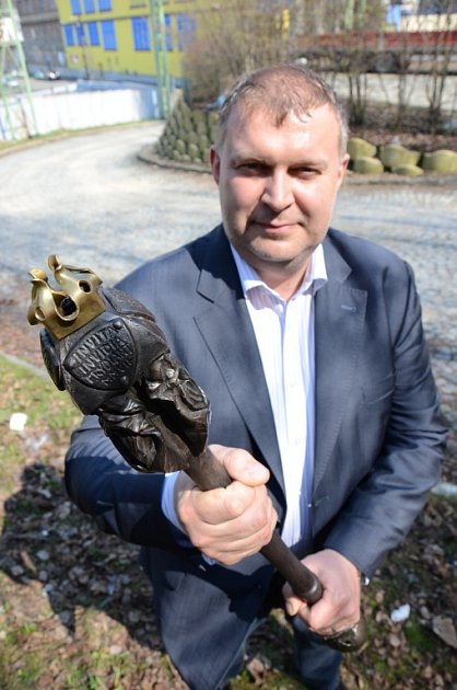 Valdštejnské žezlo, které drží v ruce starosta města Dan Ramzer, je vykované speciálně pro frýdlantské slavnosti.
