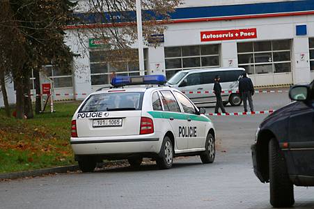 Přepadení benzínové stanice v liberecké čtvrti Růžodol skončilo zastřelením pumpaře.