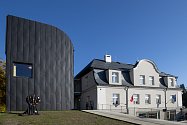 Spolkové centrum pro volný čas s knihovnou v korunách stromů, IGI VRATISLAVICE, je v úzké nominaci na  Českou cenu za architekturu.