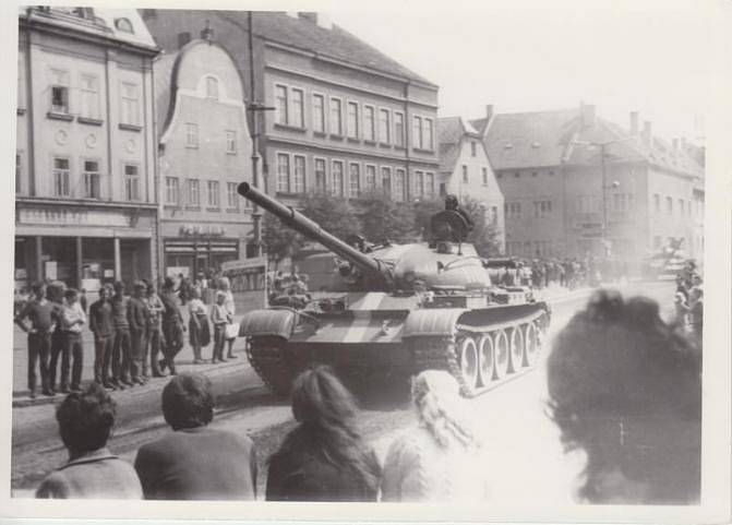 Průjezd okupačních vojsk Frýdlantem v srpnu 1968.