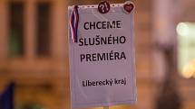 Pochod za slušného premiéra městem od Severočeského muzea v Liberci až k vlakovému nádraží proběhl 22. listopadu.