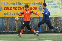 Slovan Liberec je v oranžových dresech.