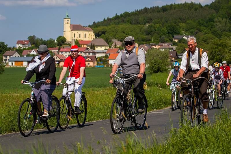 Haškova velocipiáda, tradiční jarní slavnost se spanilou jízdou cyklistů na historických kolech v dobových kostýmech, se uskutečnila 8. května ve Všeni u Turnova.