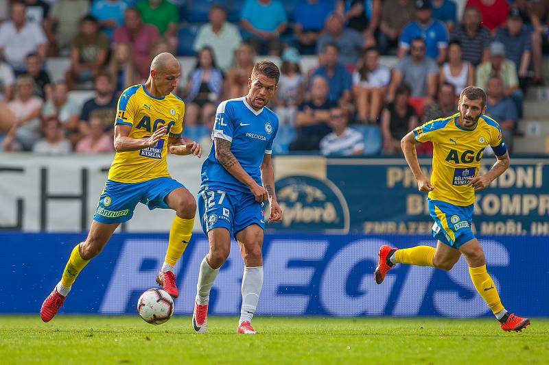 Zápas 3. kola první fotbalové ligy mezi týmy FC Slovan Liberec a FK Teplice se odehrál 4. srpna na stadionu U Nisy v Liberci. Na snímku v modrém je Aleš Nešický.