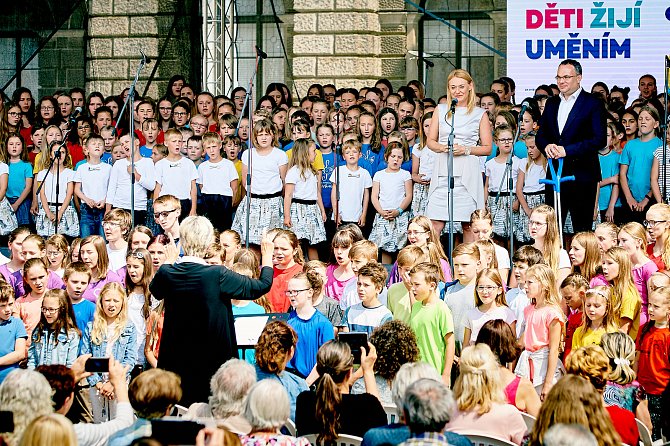 V rámci ZUŠ open si s Magdalenou Koženou zazpívalo 444 dětí.